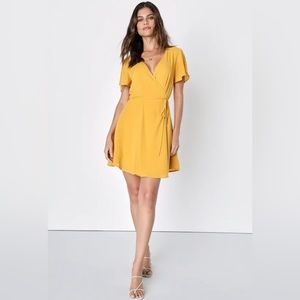NWT Lulu's Mustard Yellow Harbor Point Flutter Sleeve Mini Wrap Dress Small